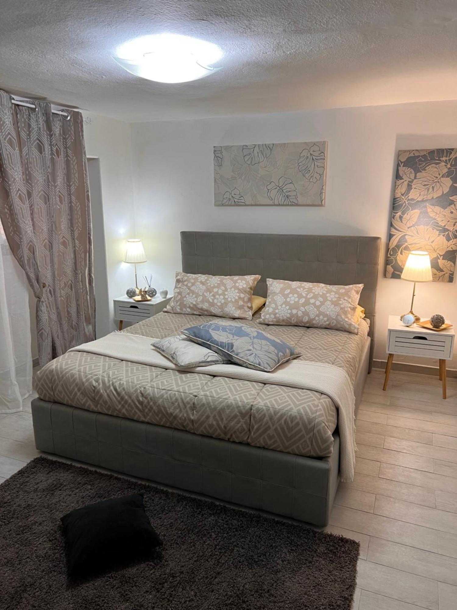 Casa Vacanze Manzoni 29 กาญารี ภายนอก รูปภาพ