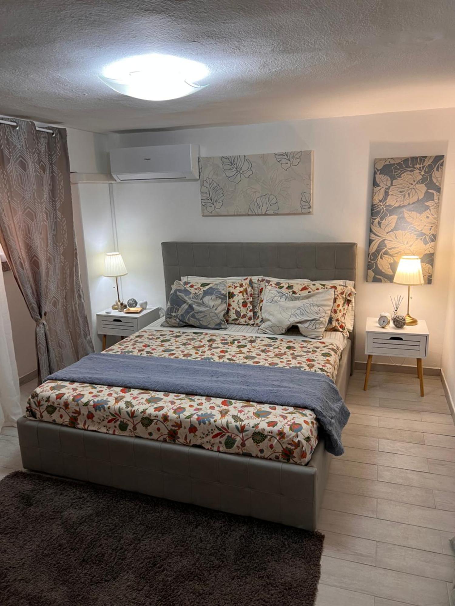 Casa Vacanze Manzoni 29 กาญารี ภายนอก รูปภาพ
