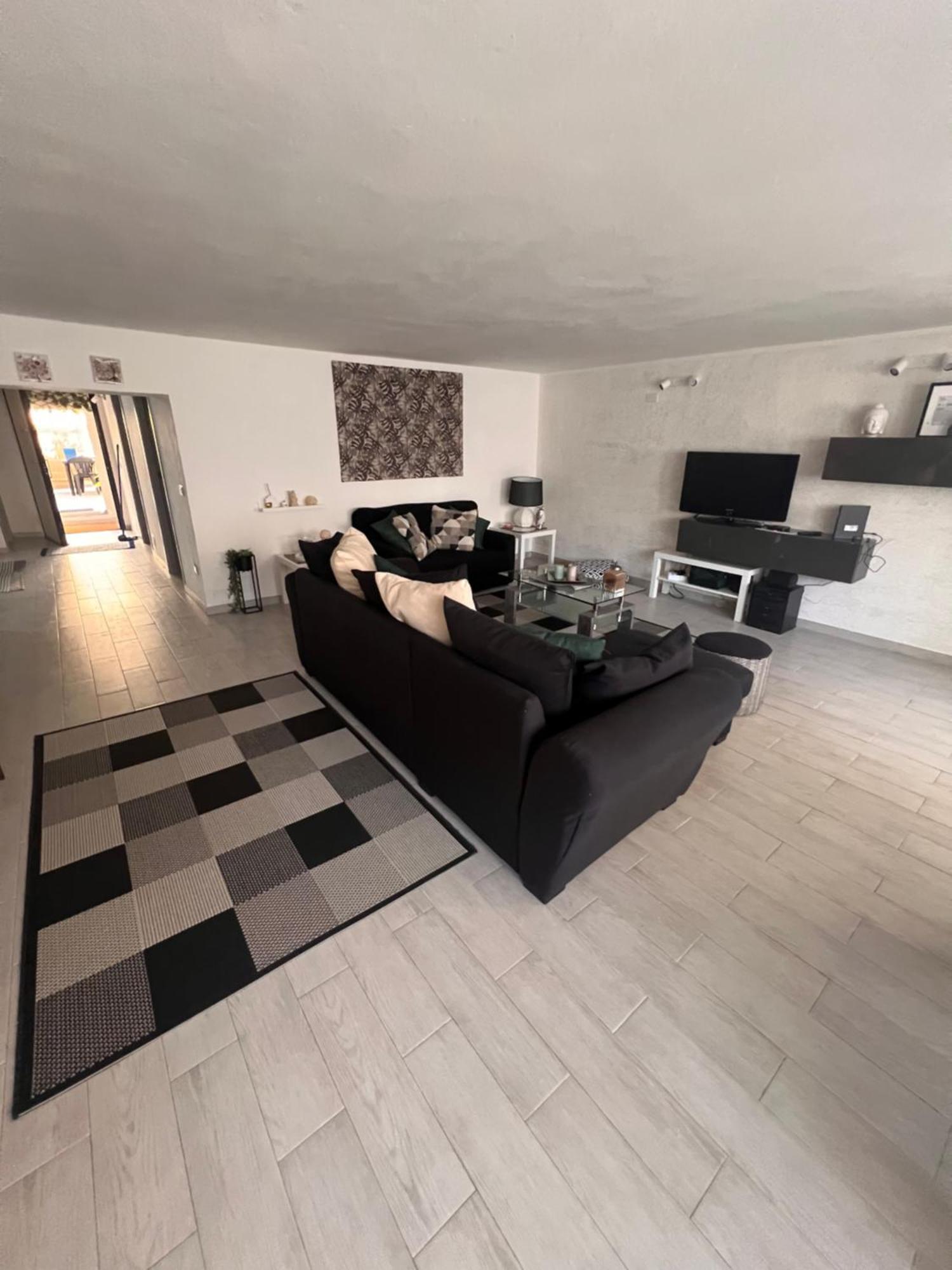 Casa Vacanze Manzoni 29 กาญารี ภายนอก รูปภาพ