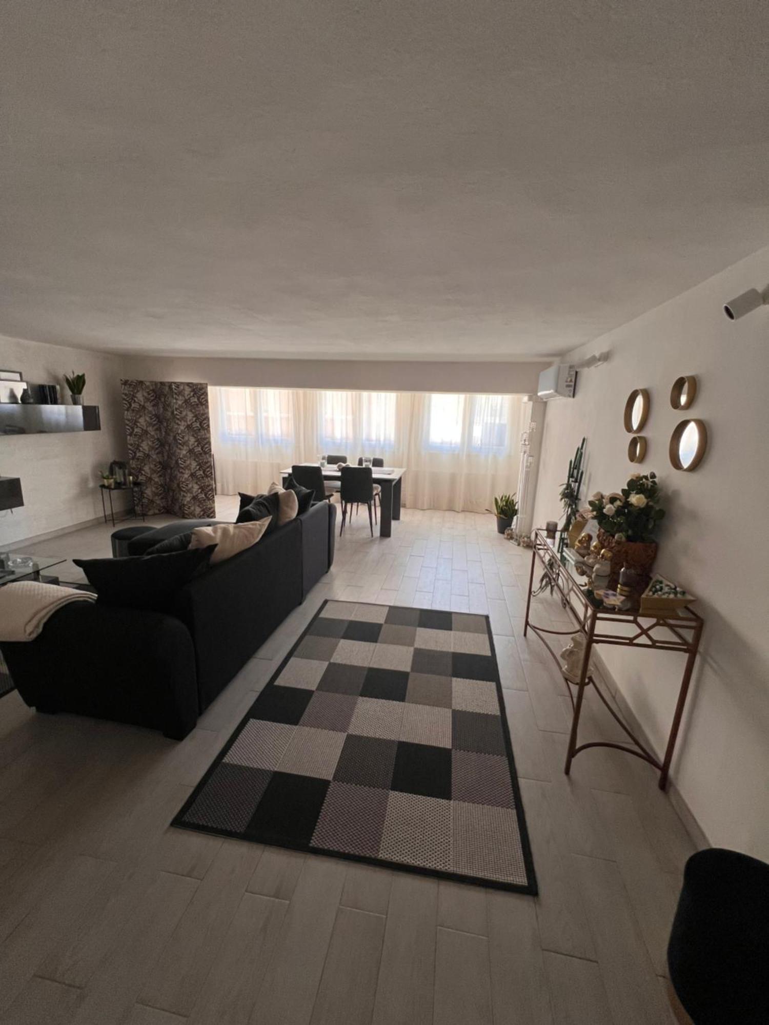 Casa Vacanze Manzoni 29 กาญารี ภายนอก รูปภาพ